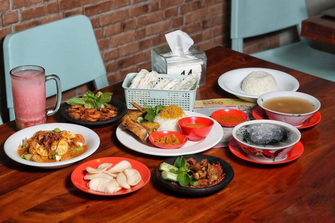 Warung Bu Sal: Santapan Hangat di Jantung Cilacap